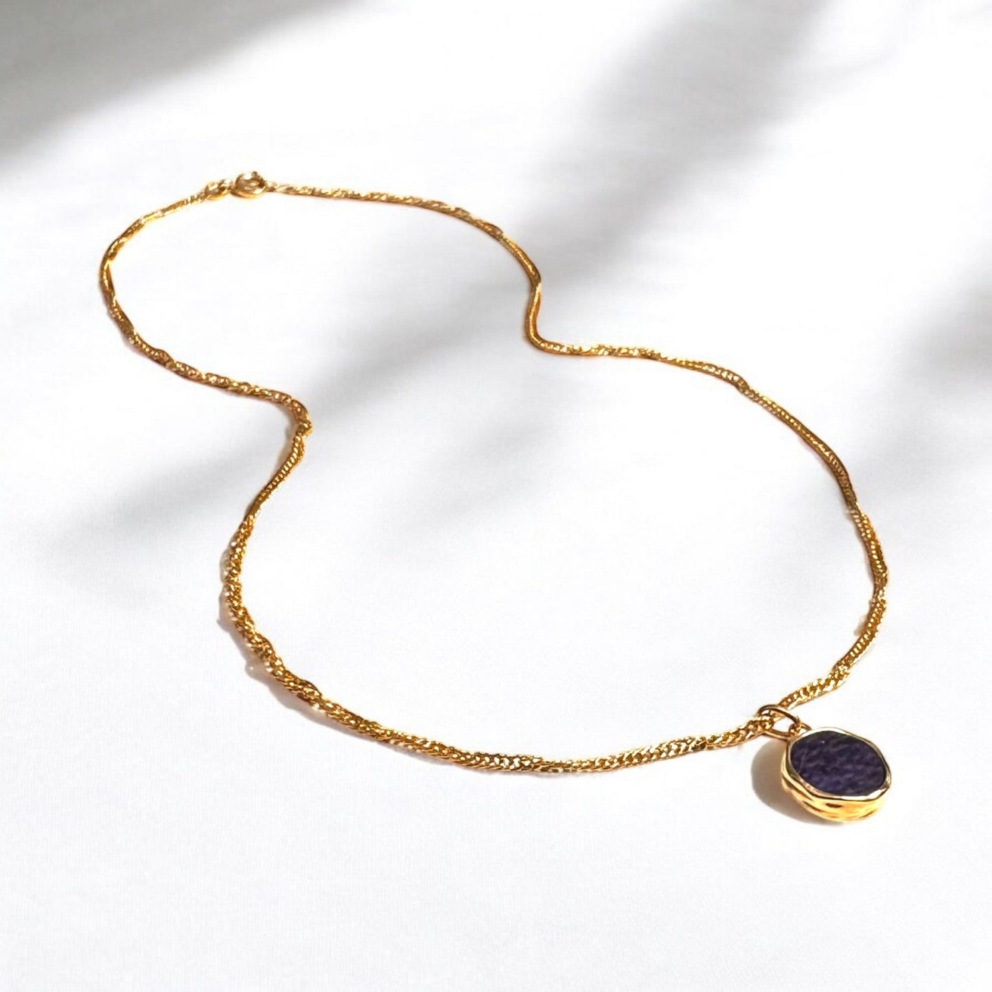 Collier personnalisable Adara en plaqué or et pierre de Sodalite bleue – Maille Singapour - Bijoux MOONSTRA