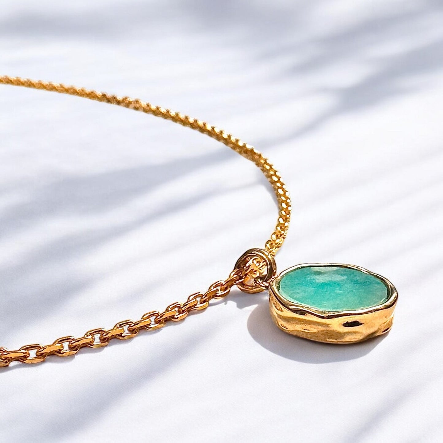 Collier personnalisable Amazonia en plaqué or et pierre d'amazonite bleue – bijoux MOONSTRA
