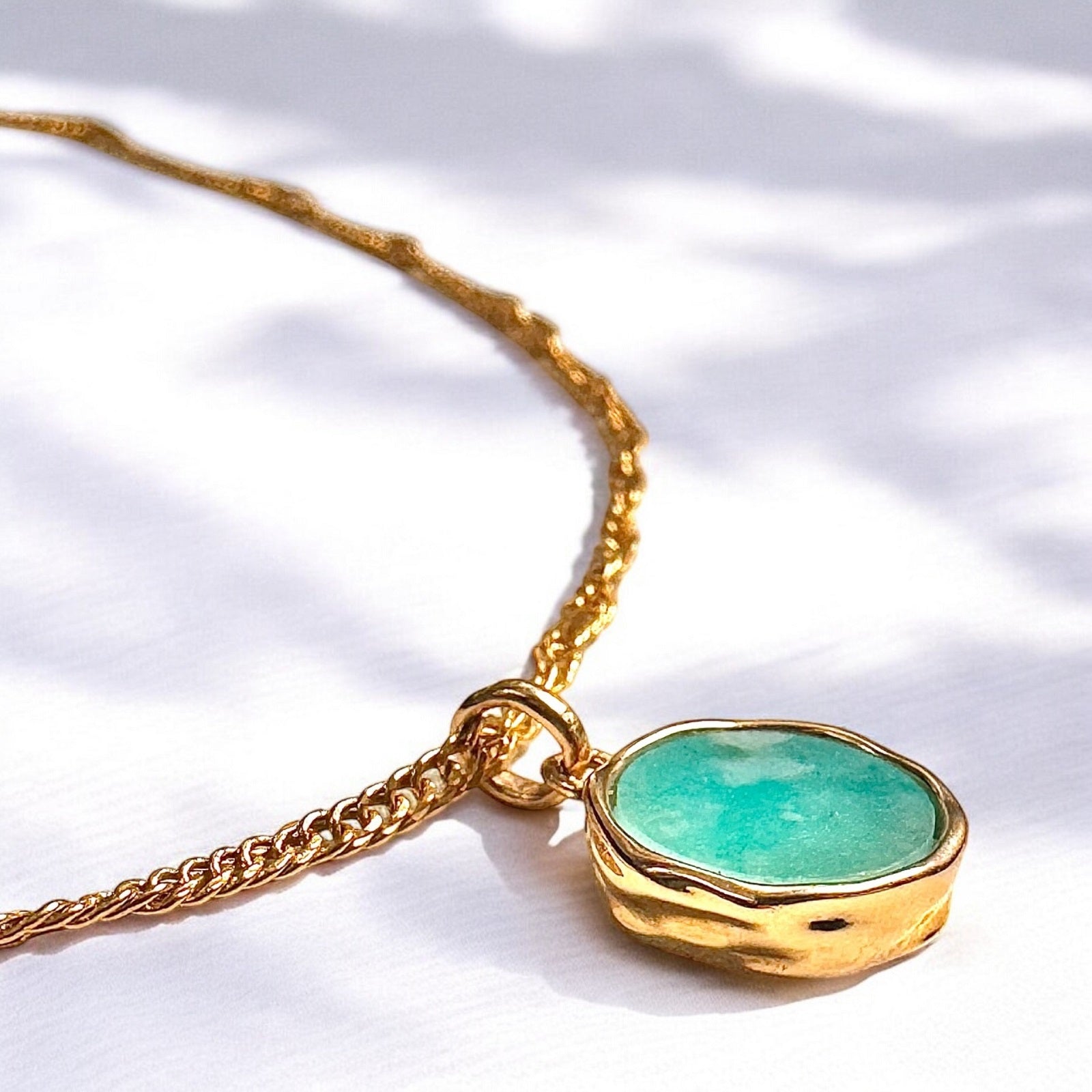 Collier personnalisable Amazonia en plaqué or et pierre d'amazonite bleue – bijoux MOONSTRA