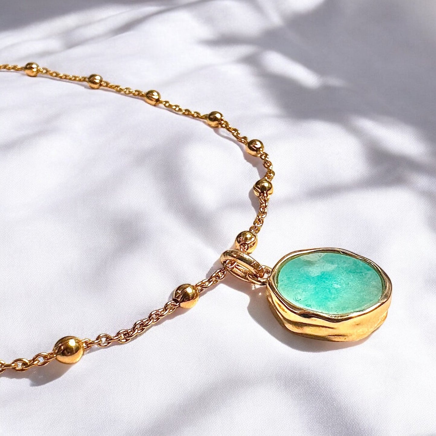 Collier personnalisable Amazonia en plaqué or et pierre d'amazonite bleue – bijoux MOONSTRA