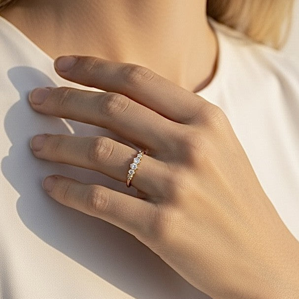 Bague Anastasia en plaqué or et cinq oxydes de zirconium -  Bijoux MOONSTRA