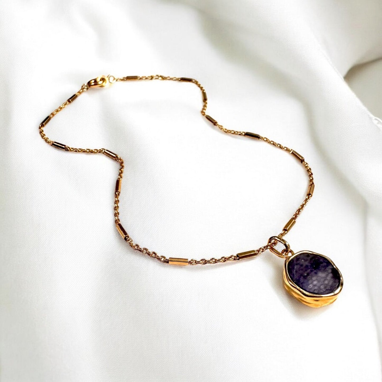Chaîne de cheville Adara en plaqué or et pierre de Sodalite bleue – bijoux MOONSTRA