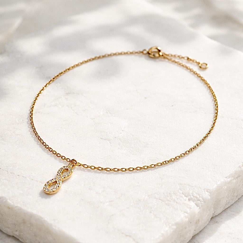 Chaîne de cheville Ananta en plaqué or et zirconium, infini -  Bijoux MOONSTRA