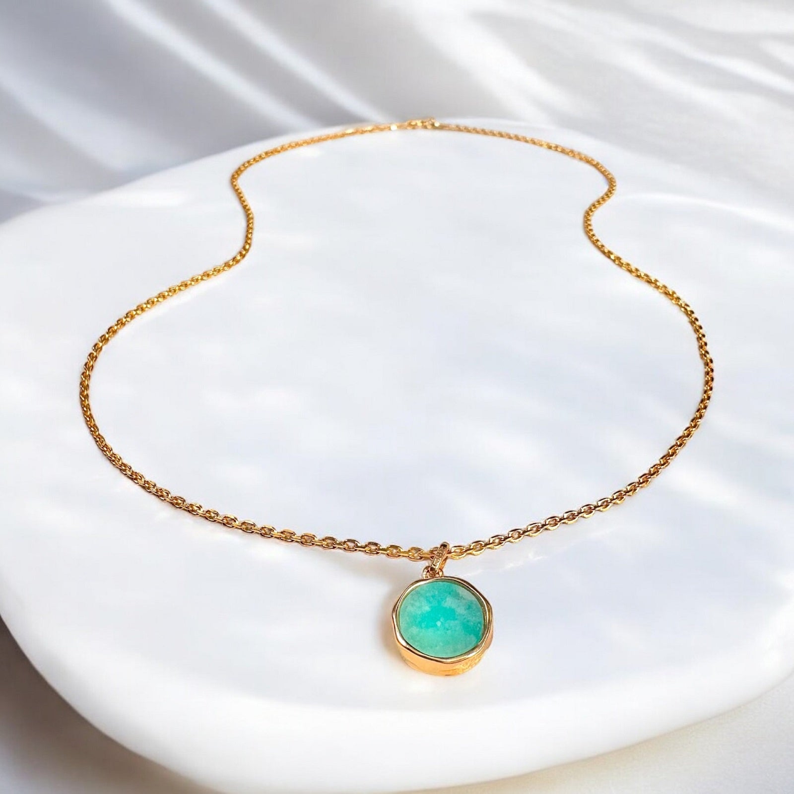 Collier personnalisable Amazonia en plaqué or et pierre d'amazonite bleue – bijoux MOONSTRA