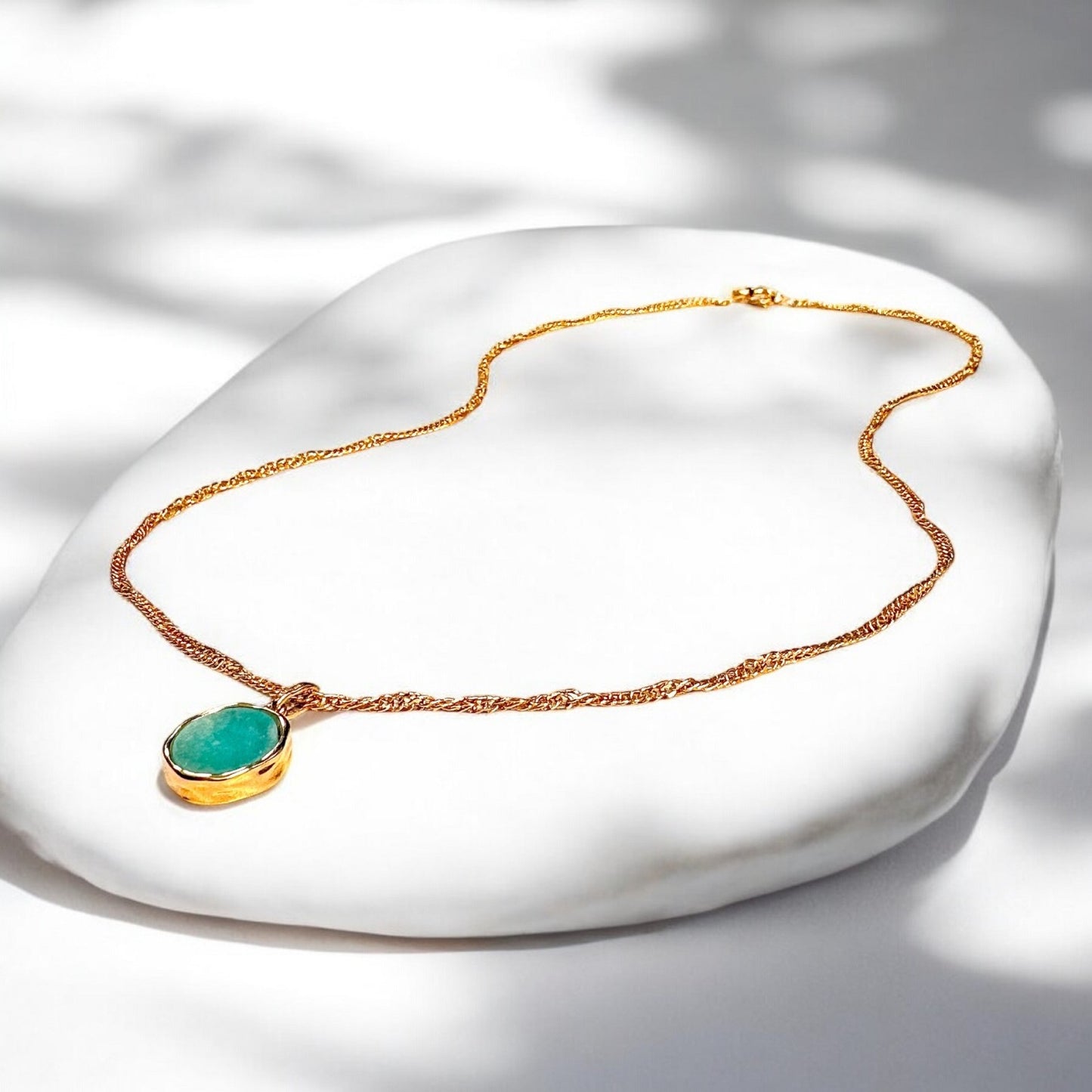 Collier personnalisable Amazonia en plaqué or et pierre d'amazonite bleue – bijoux MOONSTRA