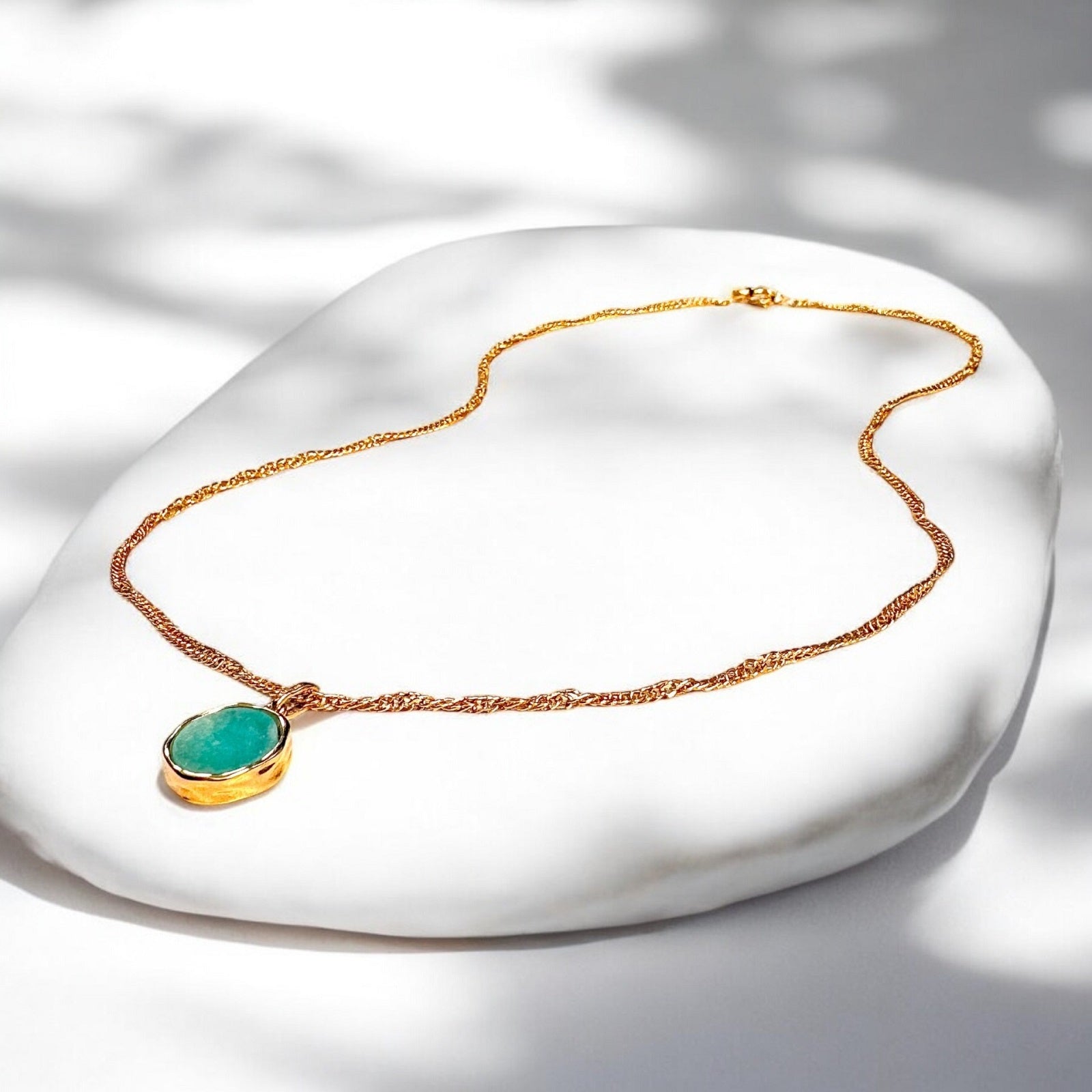 Collier personnalisable Amazonia en plaqué or et pierre d'amazonite bleue – bijoux MOONSTRA