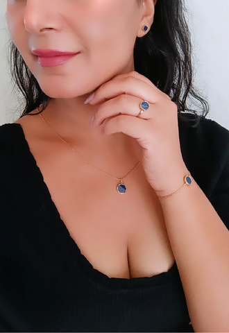 Collier personnalisable Adara en plaqué or et pierre de Sodalite bleue – bijoux MOONSTRA