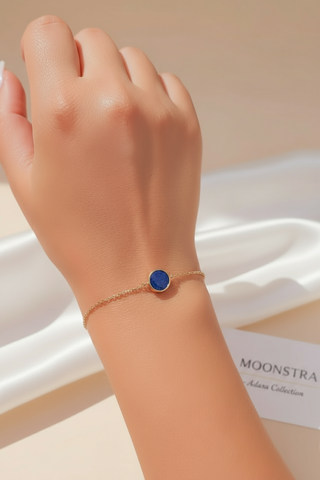 Bracelet Adara en plaqué or et pierre de Sodalite bleue – bijoux MOONSTRA